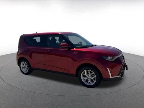 Used 2025 Kia Soul LX w/ LX Technology Package image 2