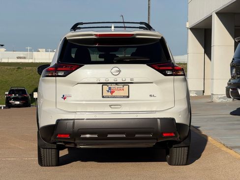 Used 2025 Nissan Rogue SL image 8