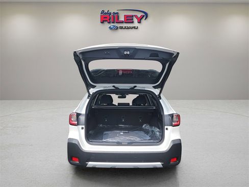 Used 2025 Subaru Outback Limited image 2