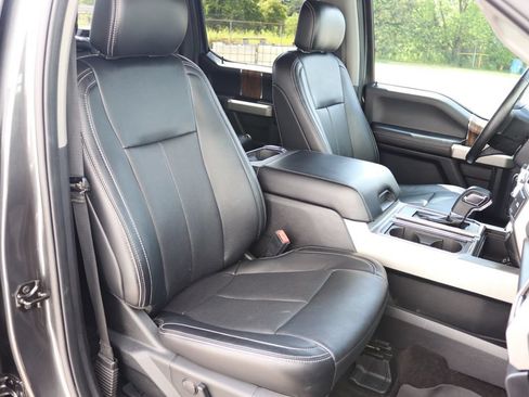 Used 2019 Ford F150 Lariat w/ Equipment Group 502A Luxury AWD/4WD image 12