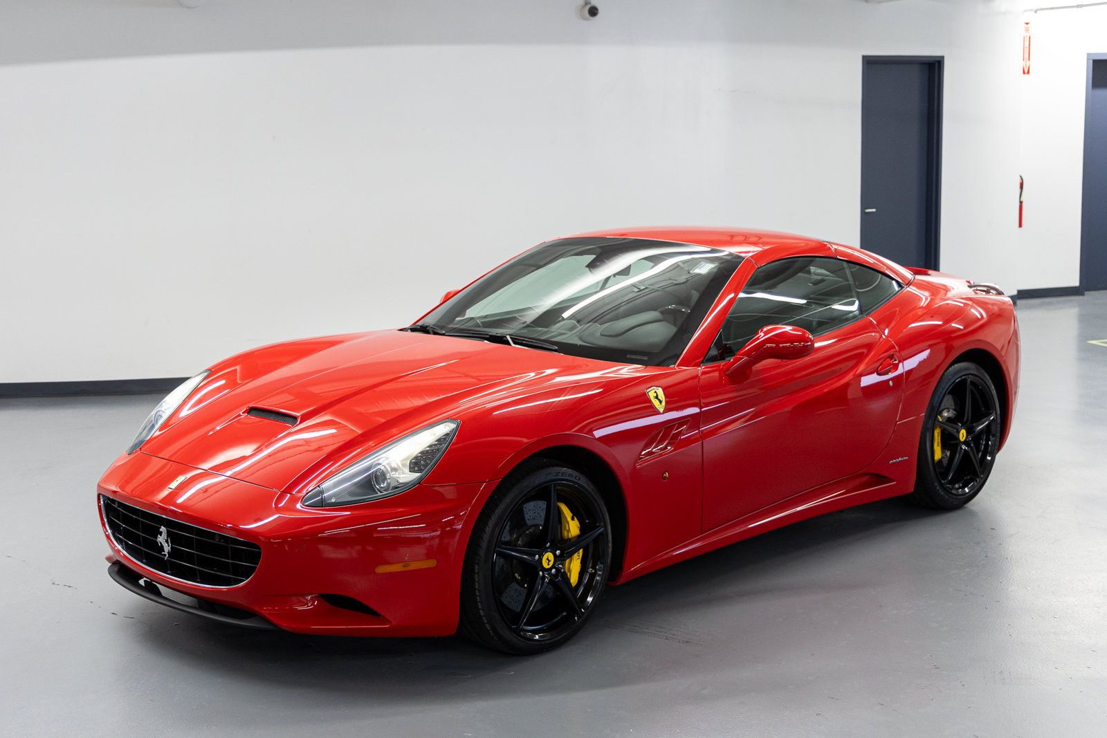 Used 2011 Ferrari California RWD image 3