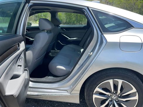 Used 2018 Honda Accord Touring image 19