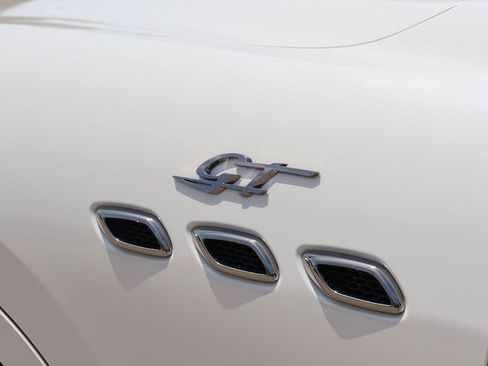 Used 2022 Maserati Levante GT image 14