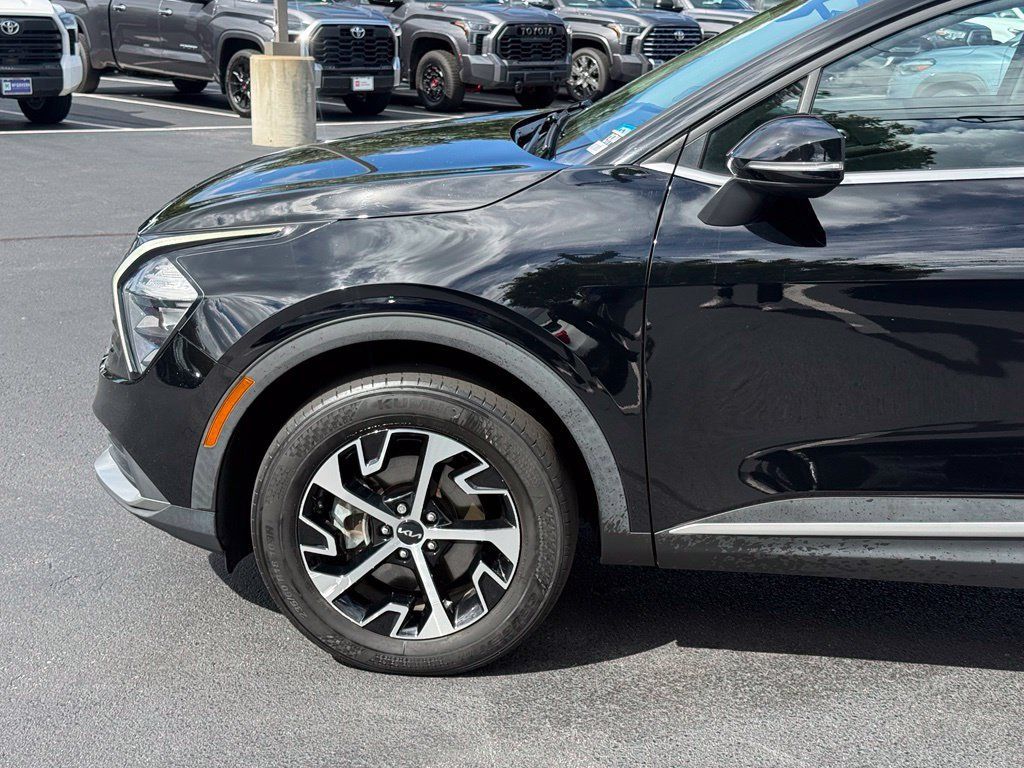 Used 2023 Kia Sportage EX AWD/4WD image 3