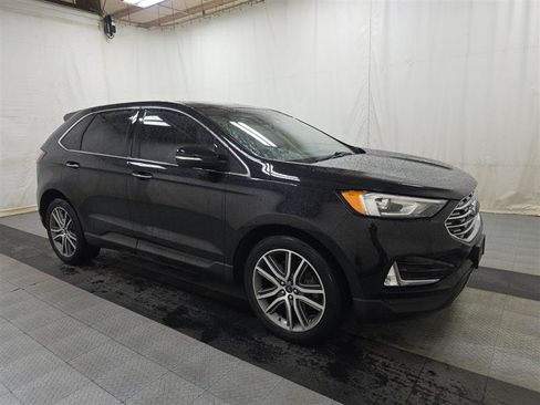 Used 2019 Ford Edge Titanium w/ Canadian Touring Package AWD/4WD image 3