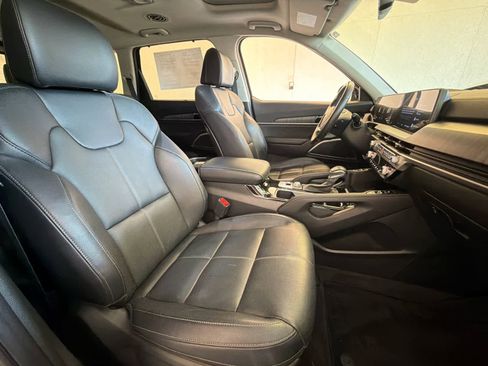 Used 2024 Kia Telluride EX w/ EX Captain's Chair Package FWD image 27