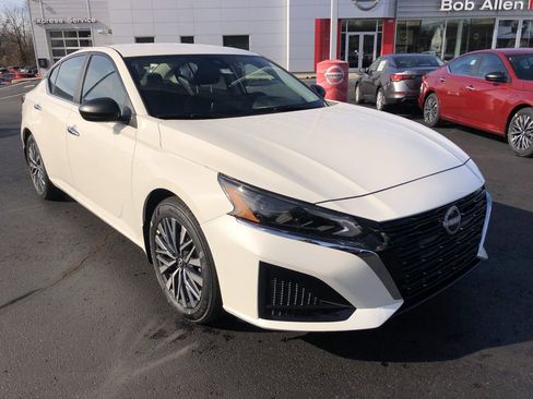 New 2025 Nissan Altima 2.5 SV image 15