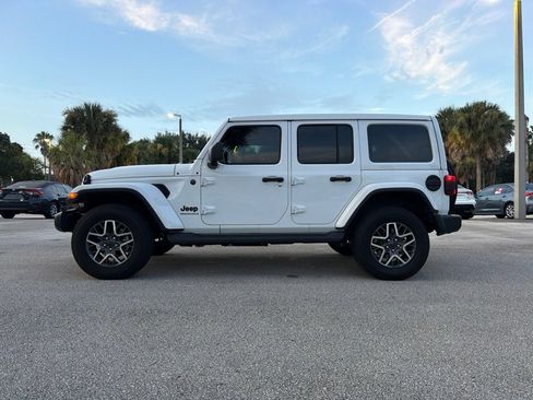 Used 2025 Jeep Wrangler Unlimited Sahara AWD/4WD image 2