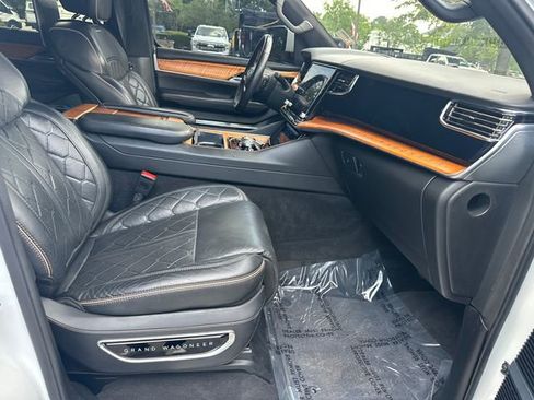 Used 2022 Jeep Grand Wagoneer Series III w/ Rear Seat Video Group 1 AWD/4WD image 15