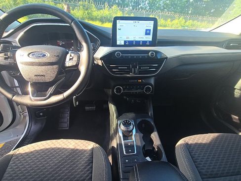 Used 2022 Ford Escape SE w/ SE Sport Appearance Package FWD image 6