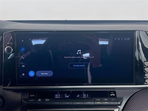 Used 2025 Toyota Camry SE image 20