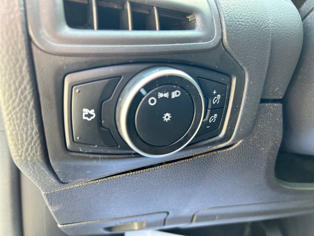 Used 2015 Ford Focus S FWD image 19