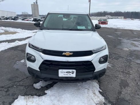 Used 2023 Chevrolet TrailBlazer LS AWD/4WD image 2