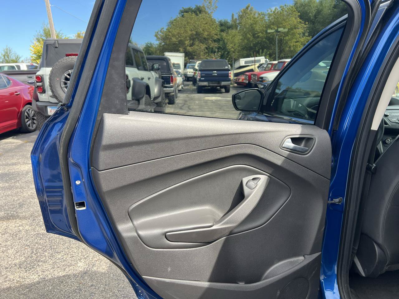 Used 2018 Ford Escape SE FWD image 11