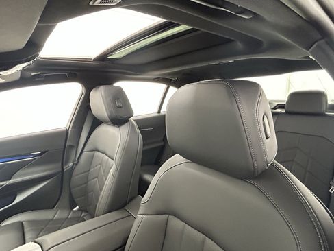 Used 2025 BMW i5 M60 w/ Premium Package image 28