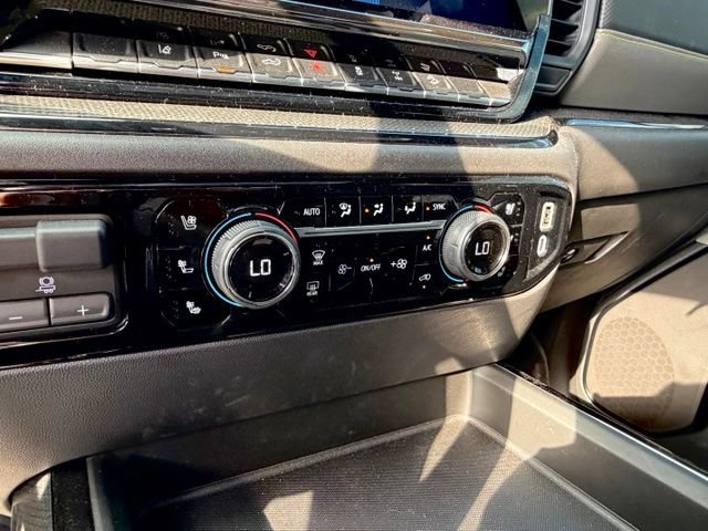 Used 2025 Chevrolet Silverado 2500 ZR2 w/ Technology Package AWD/4WD image 11
