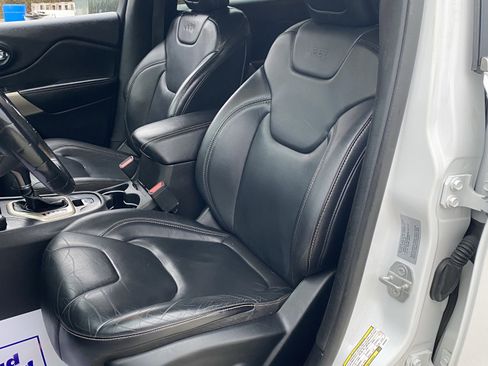 Used 2018 Jeep Cherokee Limited image 4