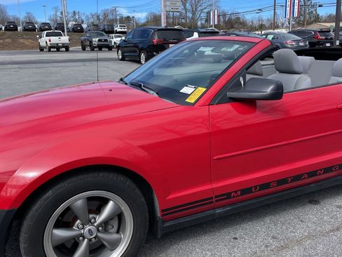 Used 2007 Ford Mustang Convertible image 4