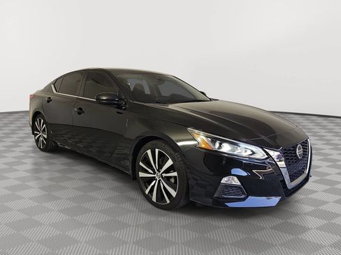 Used 2020 Nissan Altima 2.5 SR FWD image 2