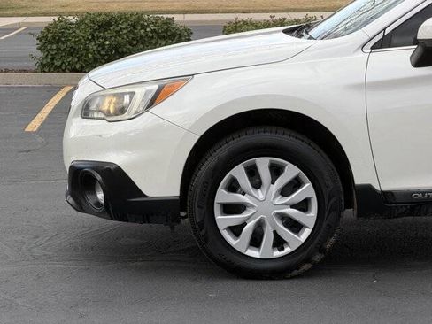 Used 2017 Subaru Outback 2.5i Premium image 11