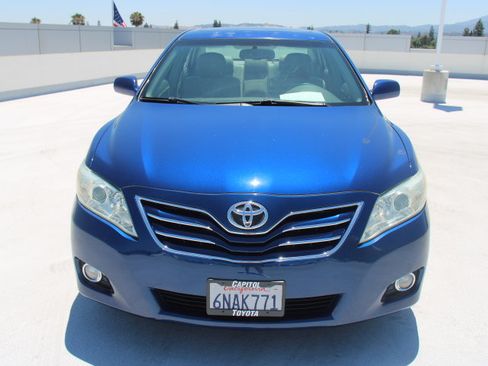 Used 2011 Toyota Camry XLE w/ XLE Extra-Value Pkg #2 FWD image 7
