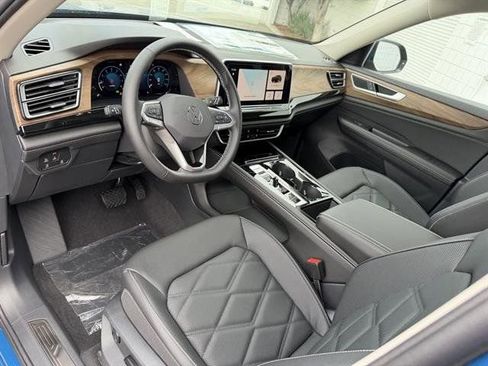 New 2026 Volkswagen Atlas SE image 2