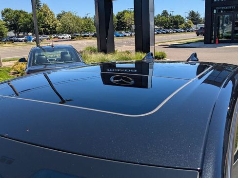 Used 2023 Nissan Ariya AWD/4WD image 10