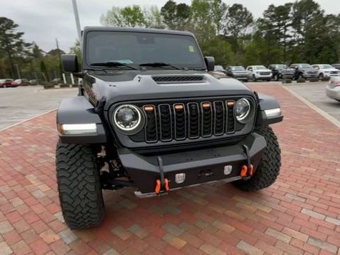 Used 2024 Jeep Gladiator Mojave w/ Technology Group image 4