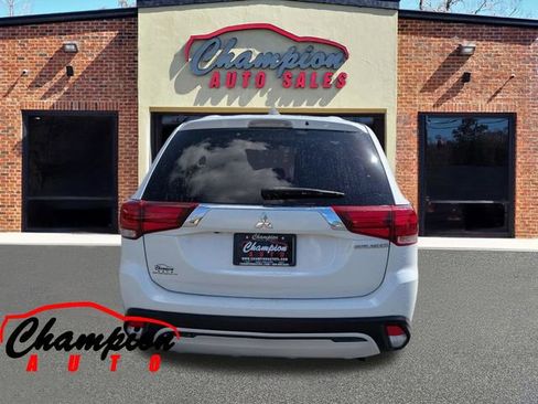 Used 2019 Mitsubishi Outlander SE image 8