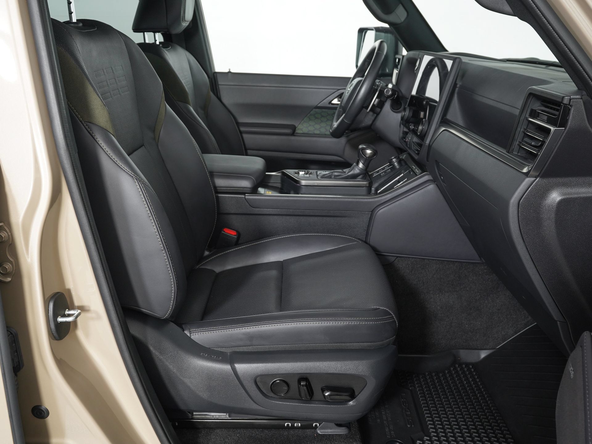 Used 2024 Lexus GX 550 AWD/4WD image 11