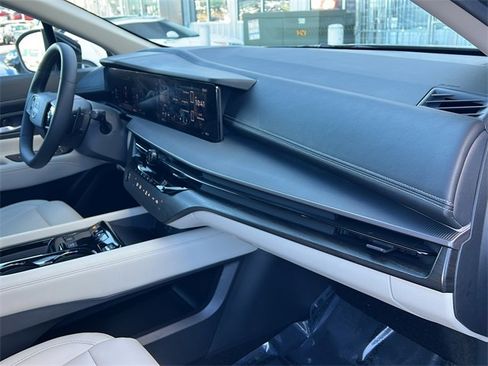 Certified 2025 Nissan Murano SV image 29