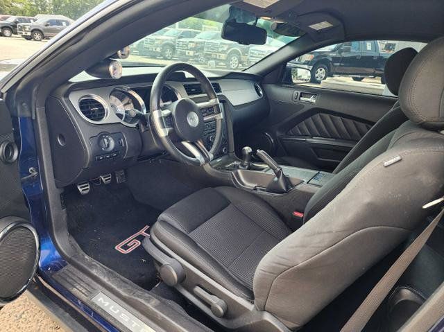 Used 2010 Ford Mustang GT RWD image 9