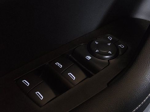 Used 2025 Chevrolet Blazer LT FWD image 27