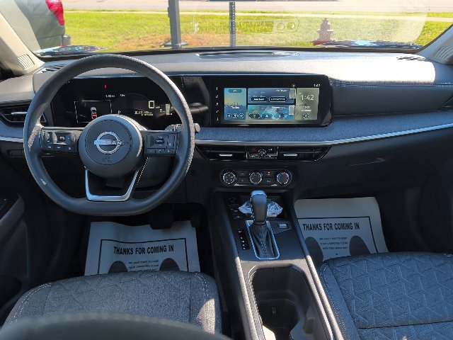 Used 2025 Nissan Kicks SV w/ Illumination Package FWD image 14