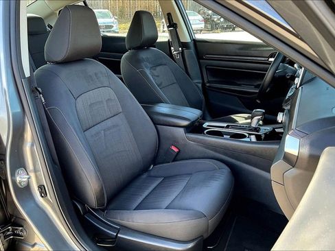 Used 2024 Nissan Altima 2.5 SV FWD image 30