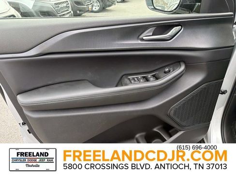 New 2025 Jeep Grand Cherokee L Altitude image 18