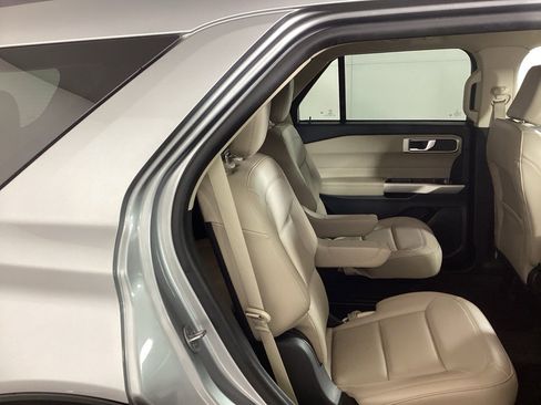 Used 2023 Ford Explorer XLT w/ Equipment Group 202A image 10