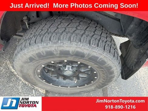 Used 2017 Toyota 4Runner SR5 AWD/4WD image 9