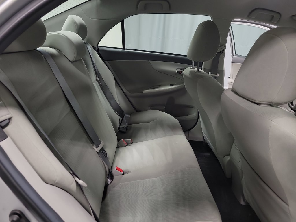 Used 2013 Toyota Corolla LE FWD image 27
