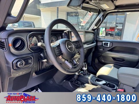 Used 2025 Jeep Gladiator Mojave w/ Convenience Group AWD/4WD image 3