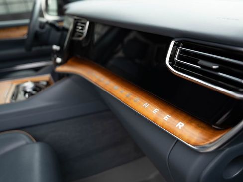 Used 2022 Jeep Grand Wagoneer Series II AWD/4WD image 18