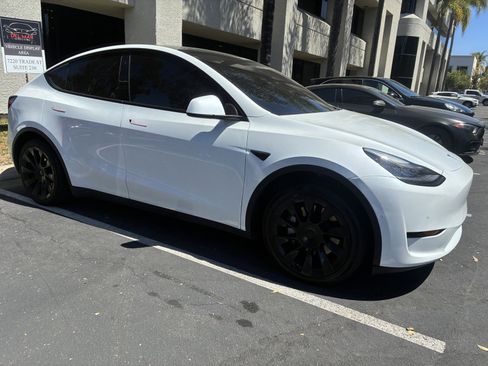 Used 2021 Tesla Model Y 2WD image 8