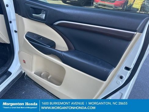 Used 2015 Toyota Highlander Limited Platinum AWD/4WD image 41