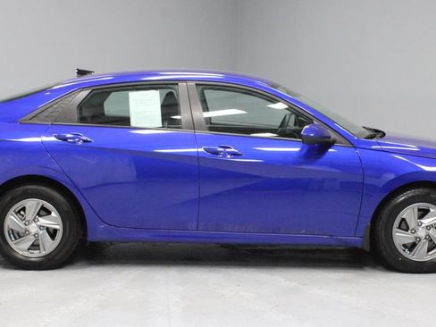 Used 2025 Hyundai Elantra SE FWD image 11