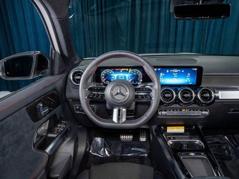 New 2026 Mercedes-Benz GLB 250 4MATIC image 14
