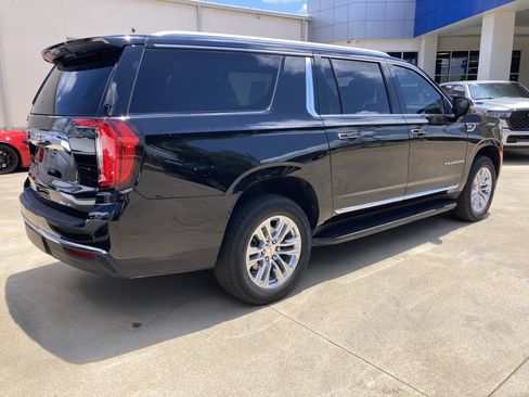 Used 2021 GMC Yukon XL SLT w/ SLT Premium Package RWD image 2