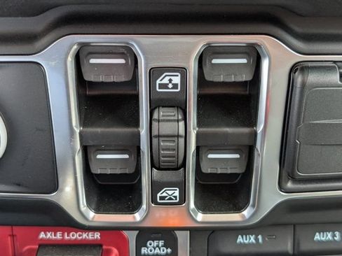 Used 2025 Jeep Gladiator Sport AWD/4WD image 20