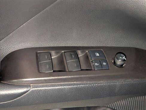 Certified 2021 Toyota Camry SE image 11