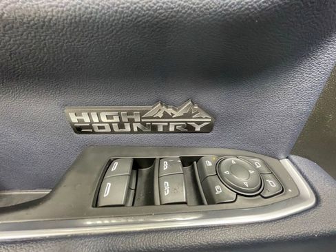 Used 2022 Chevrolet Silverado 1500 High Country w/ High Country Premium Package AWD/4WD image 17