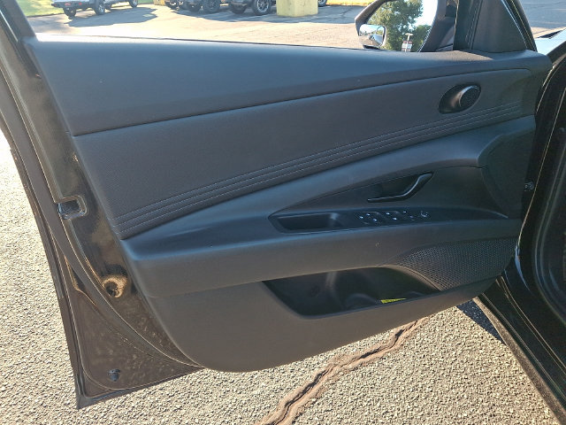 Used 2025 Hyundai Elantra Sport FWD image 12